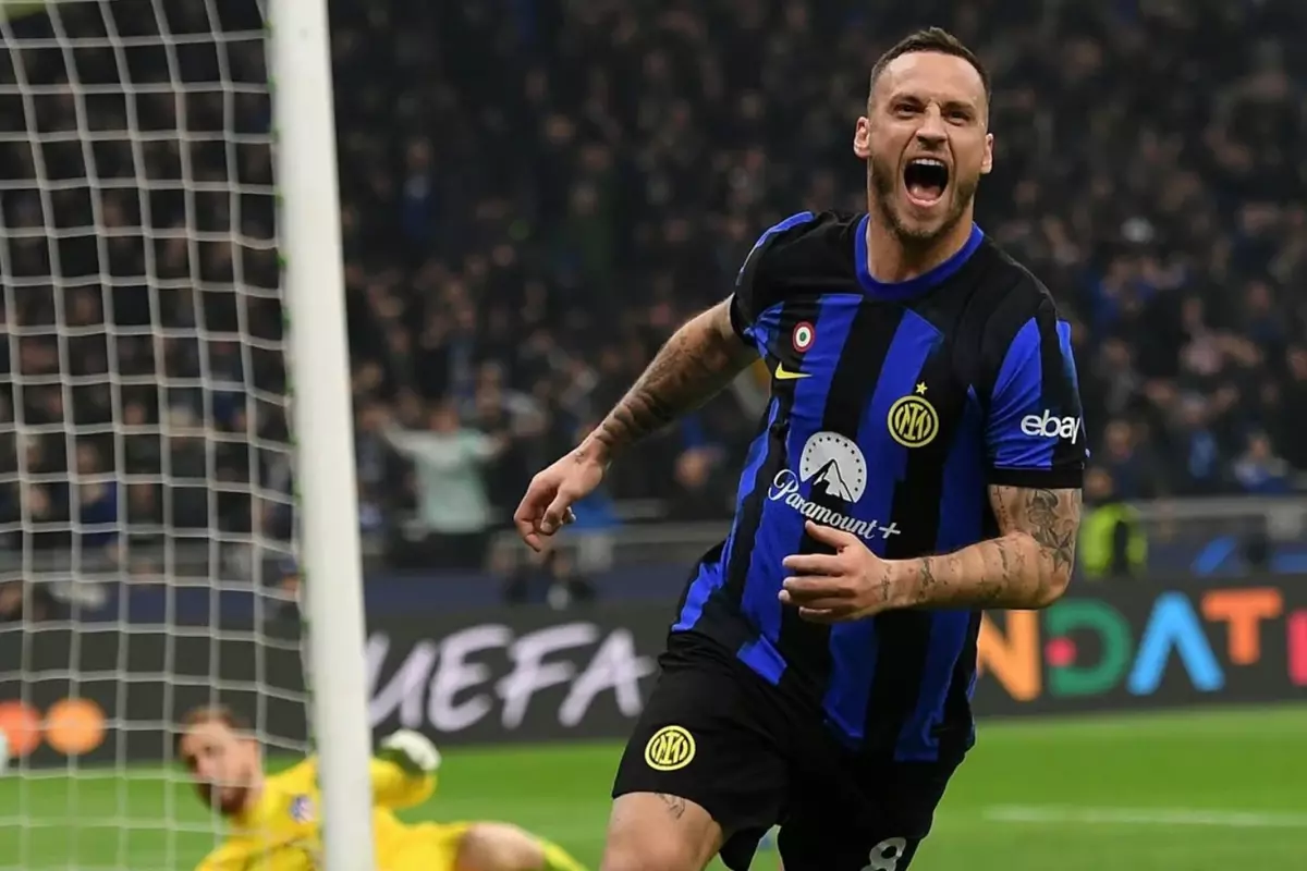 Arnautovic'ten Veli Kavlak'a telefon! Beşiktaş'ı sordu