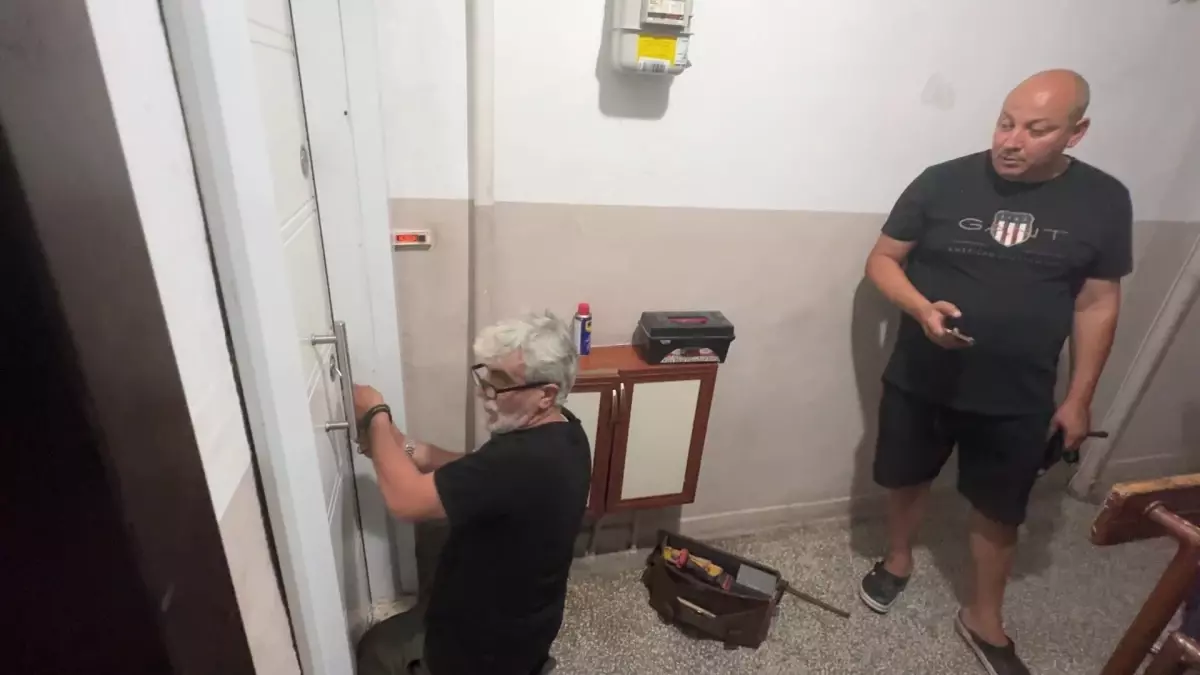 Kiracıdan 3 Aydır Haber Alamayan Ev Sahibi, İtfaiyeyi Çağırdı