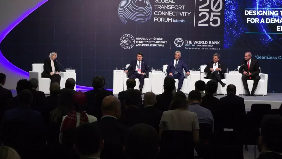 Bakan Bolat: Türkiye Yüzyılı'nı ulaştırmanın, ticaretin, lojistiğin yüzyılı olarak görüyoruz
