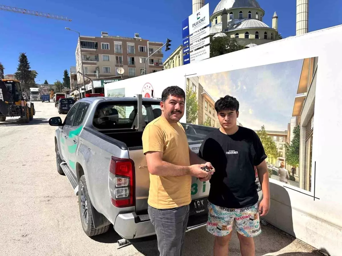 Duyarlı Genç, Yaralı Ağaçkakanı Kurtardı