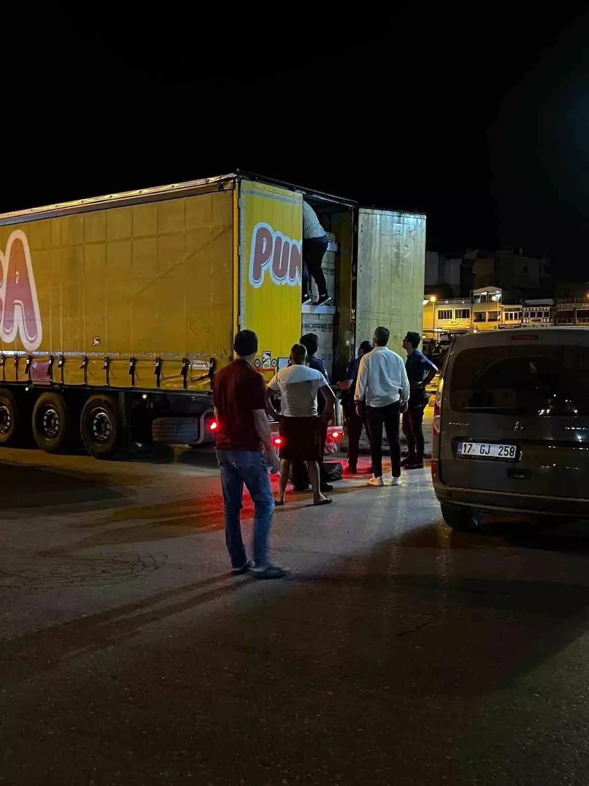 Çanakkale'de Tır Dorsesinde 3 Kaçak Göçmen Yakalandı