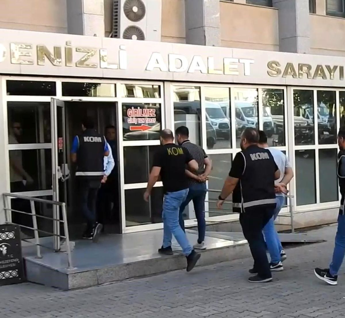 Denizli'de Tefecilik Operasyonu: 10 Milyon TL'lik Çek ve Senet Ele Geçirildi