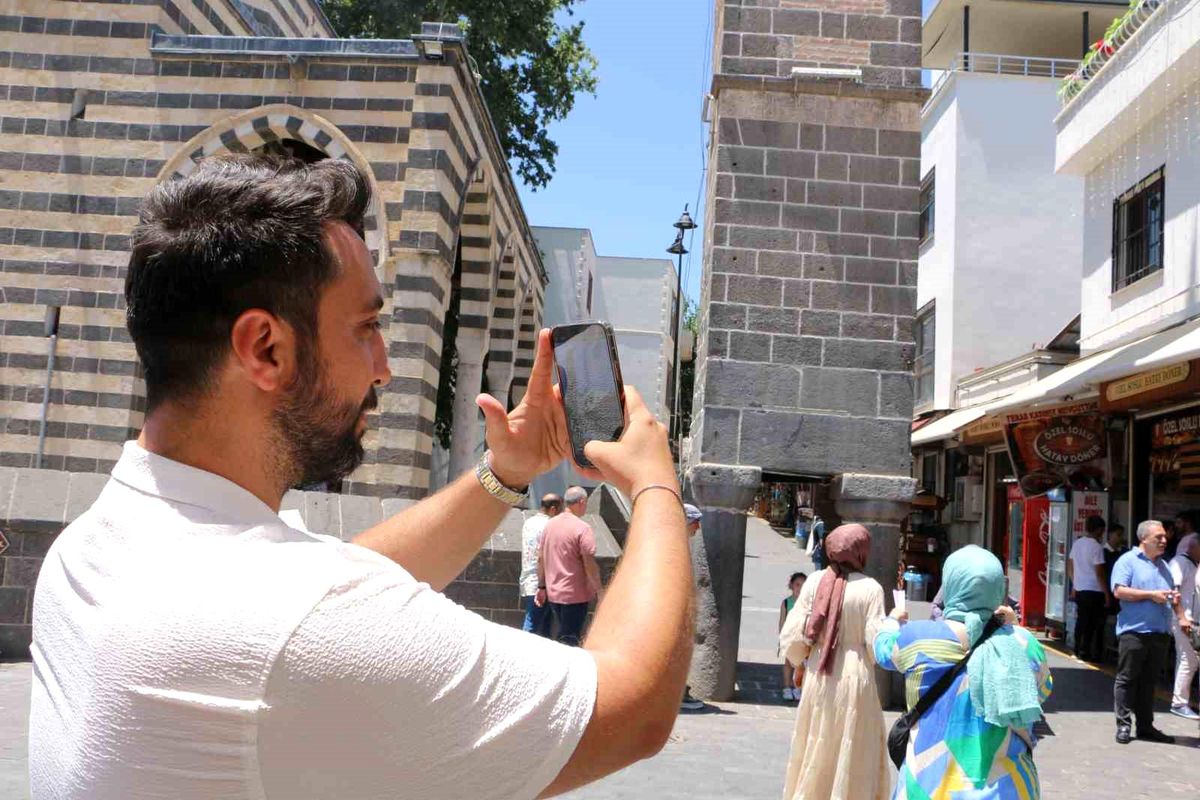Diyarbakır'ın Güzelliklerini Sosyal Medyada Tanıtan Ertem Ateş
