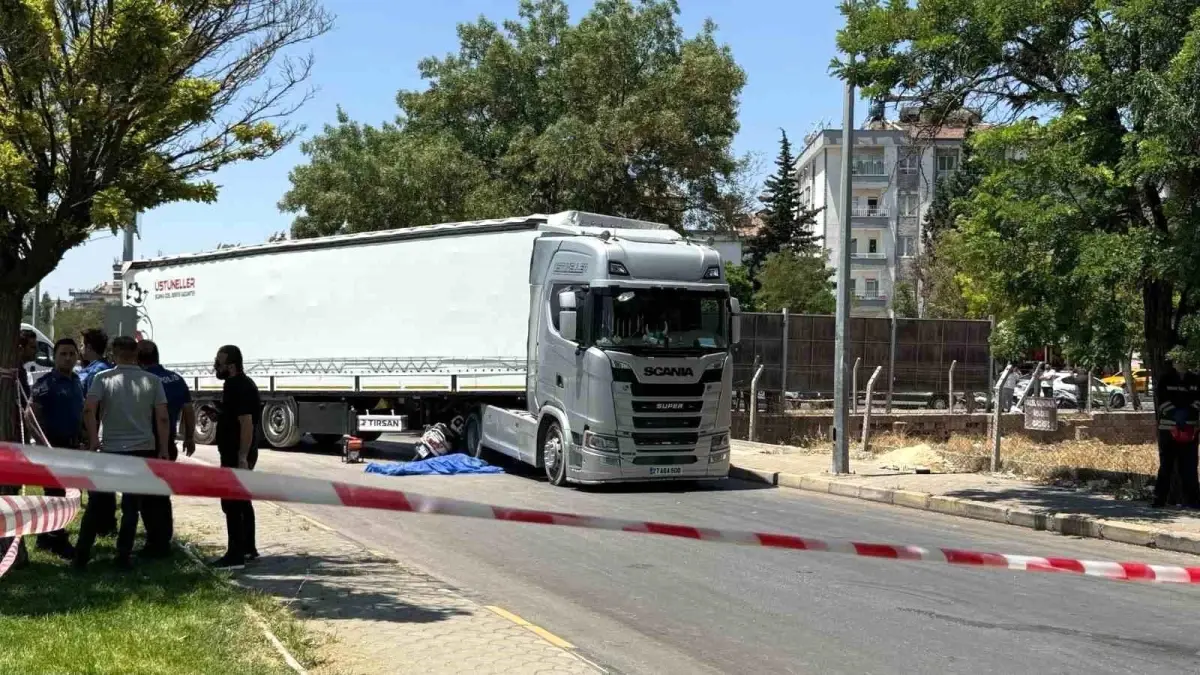 Gaziantep'te tırın altında kalarak ölen 2 kişinin kimlikleri tespit edildi