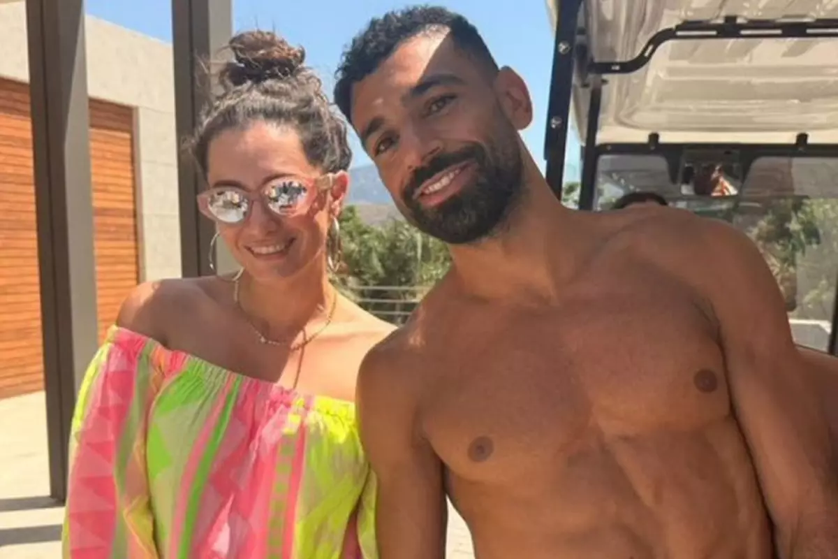 Hande Doğandemir, dünyaca ünlü futbolcu Salah ile fotoğrafını paylaştı