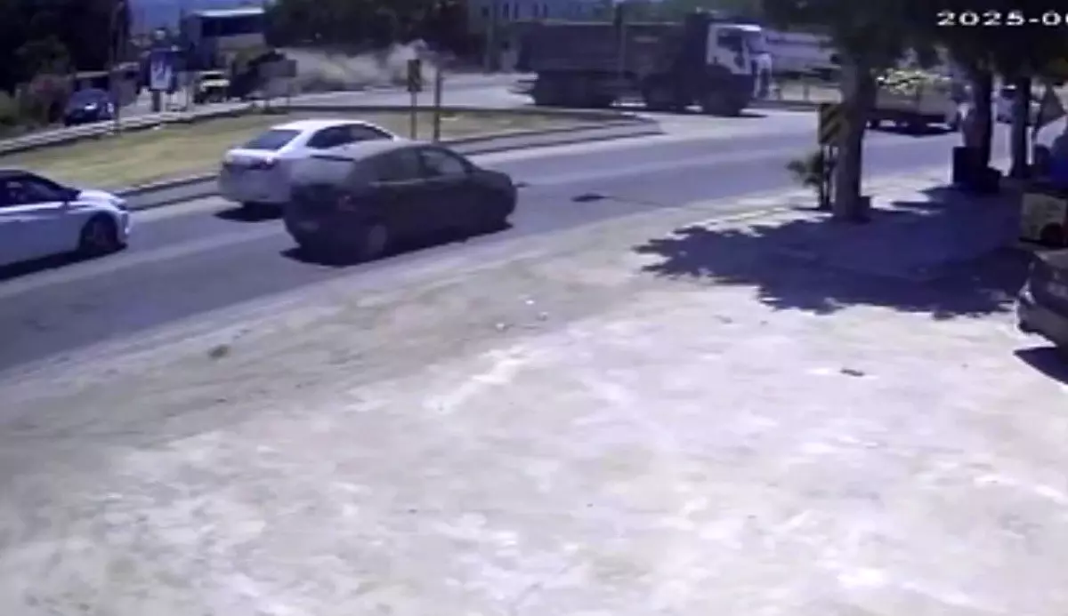 Hatay'da Kontrolden Çıkan Otomobil Havada Uçtu