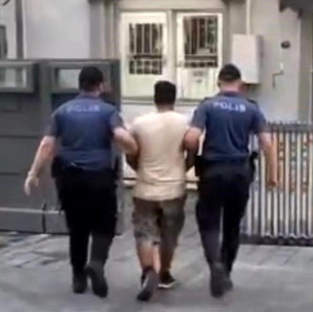 İzmir'de 26 Yıl Ceza Alan Çocuk İstismarcısı Yakalandı