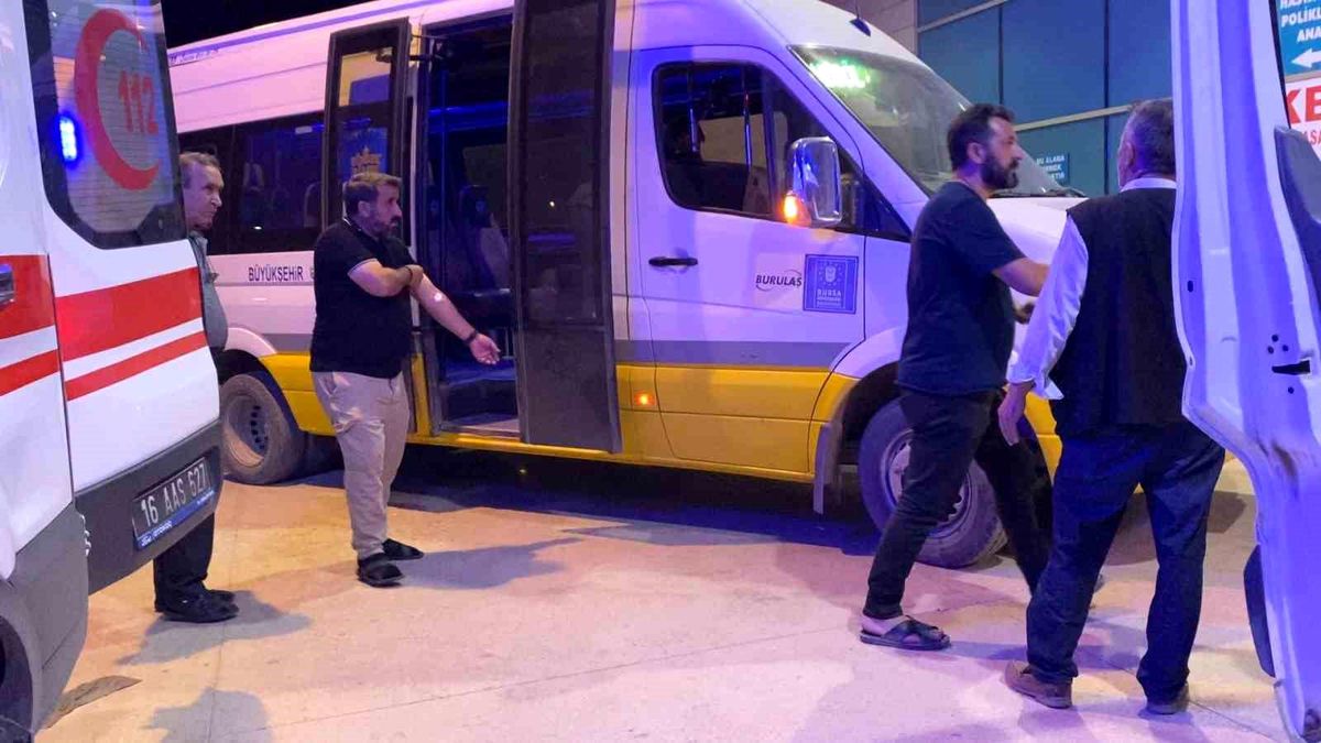 Minibüs Şoförü Acil Durumda Kalp Krizi Geçiren Yolcuyu Hastaneye Yetiştirdi