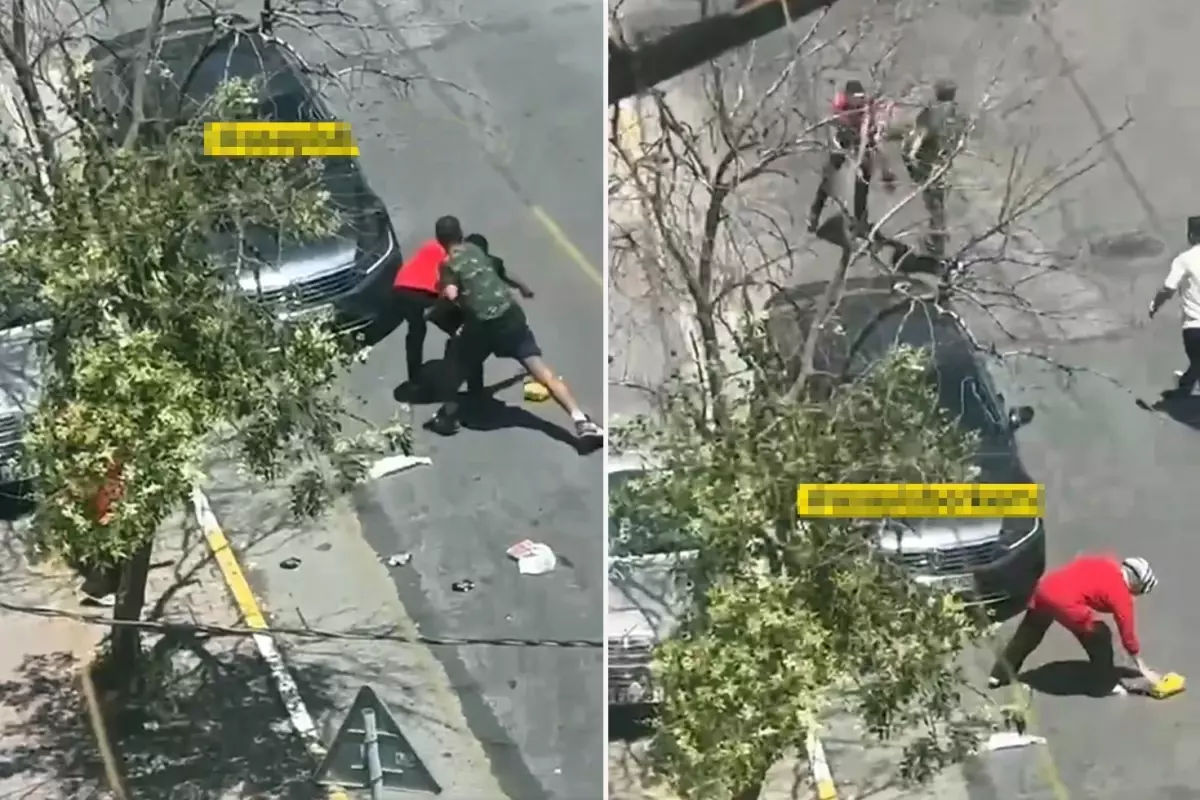 Kendisini yakalayan market çalışanını tekme tokat dövdü