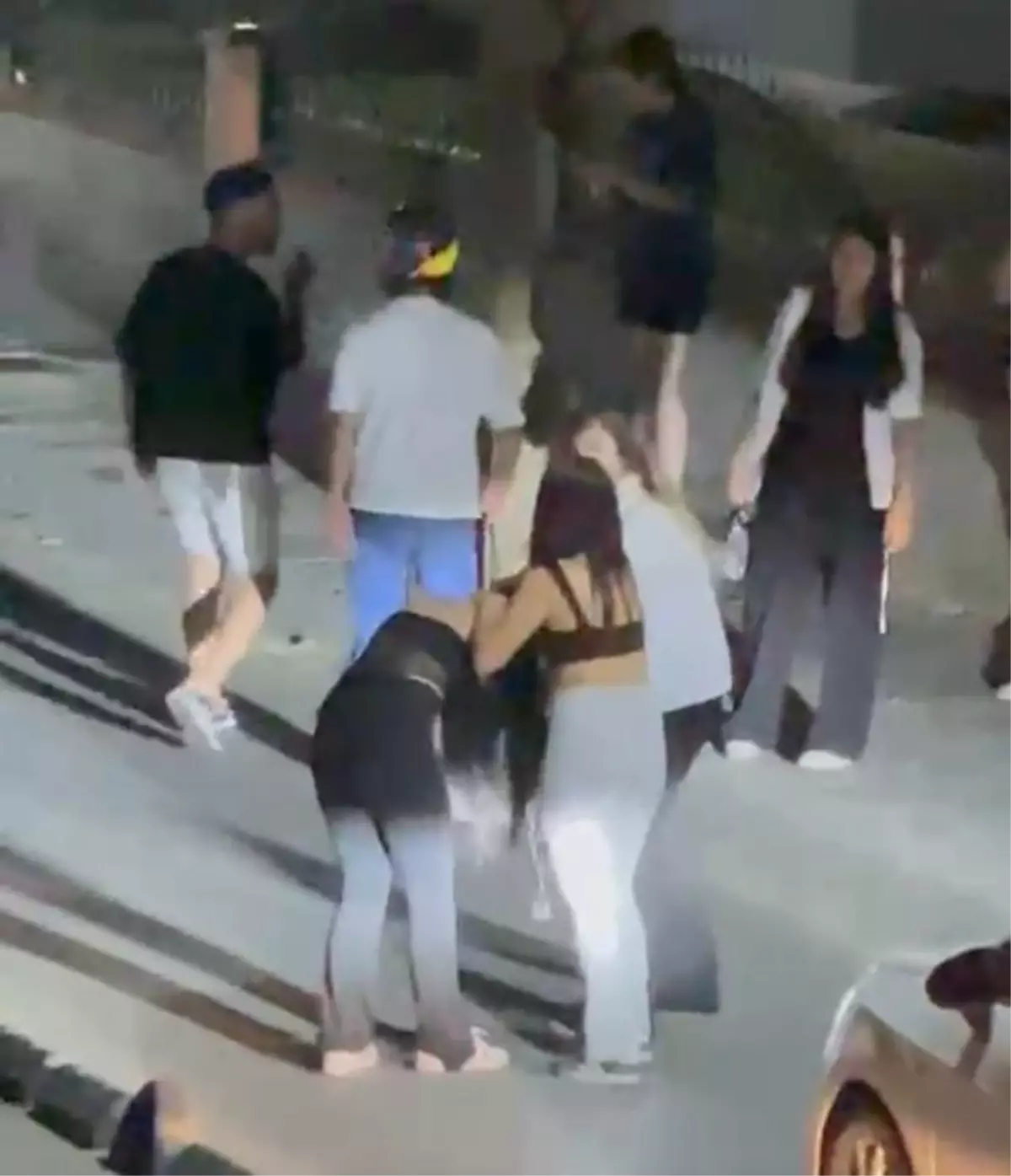 Manisa'da Genç Kızlar Arasında Kavga Kamerada