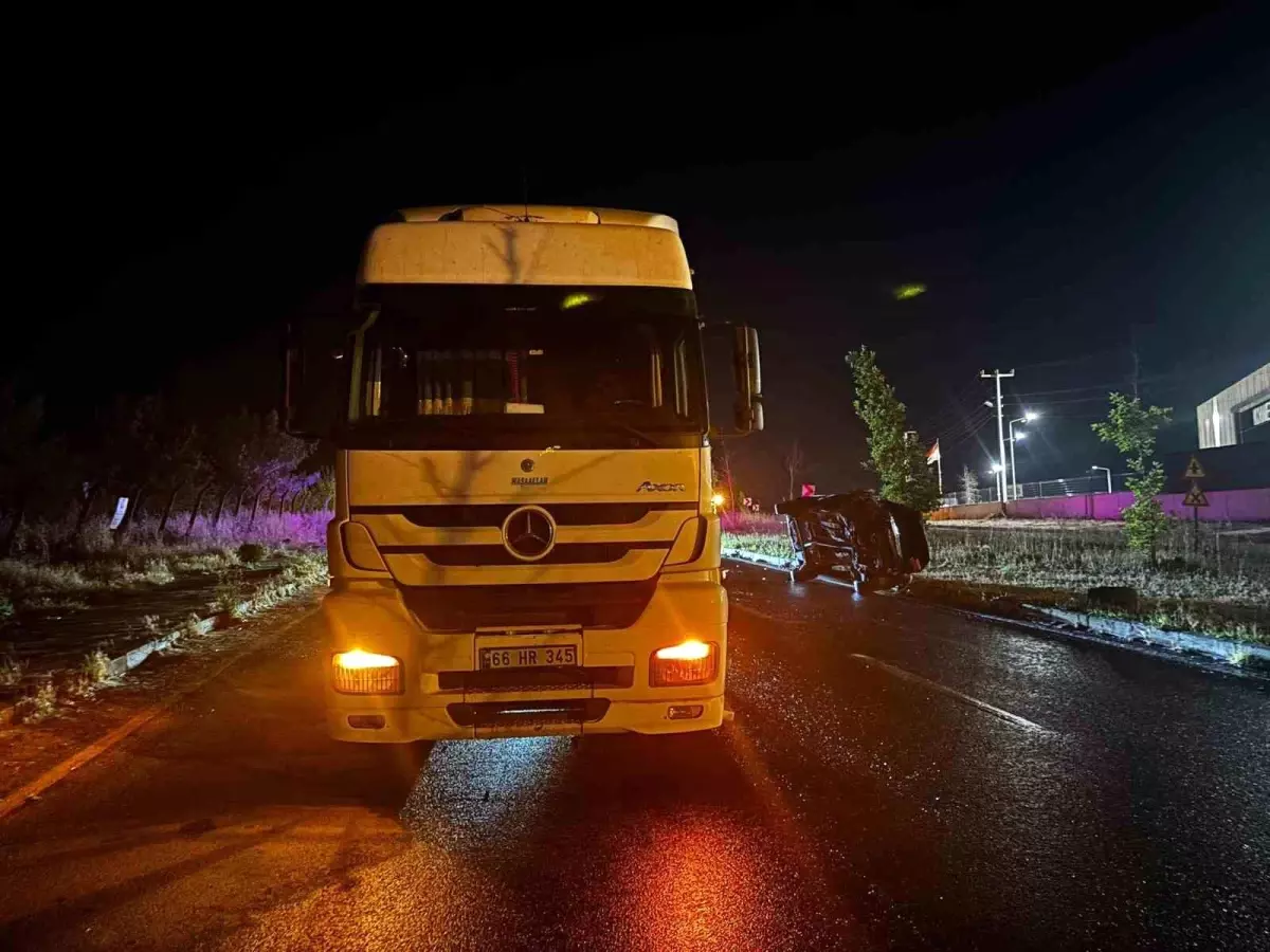 Kırklareli'nde Tır-Otomobil Çarpışması: 2 Yaralı