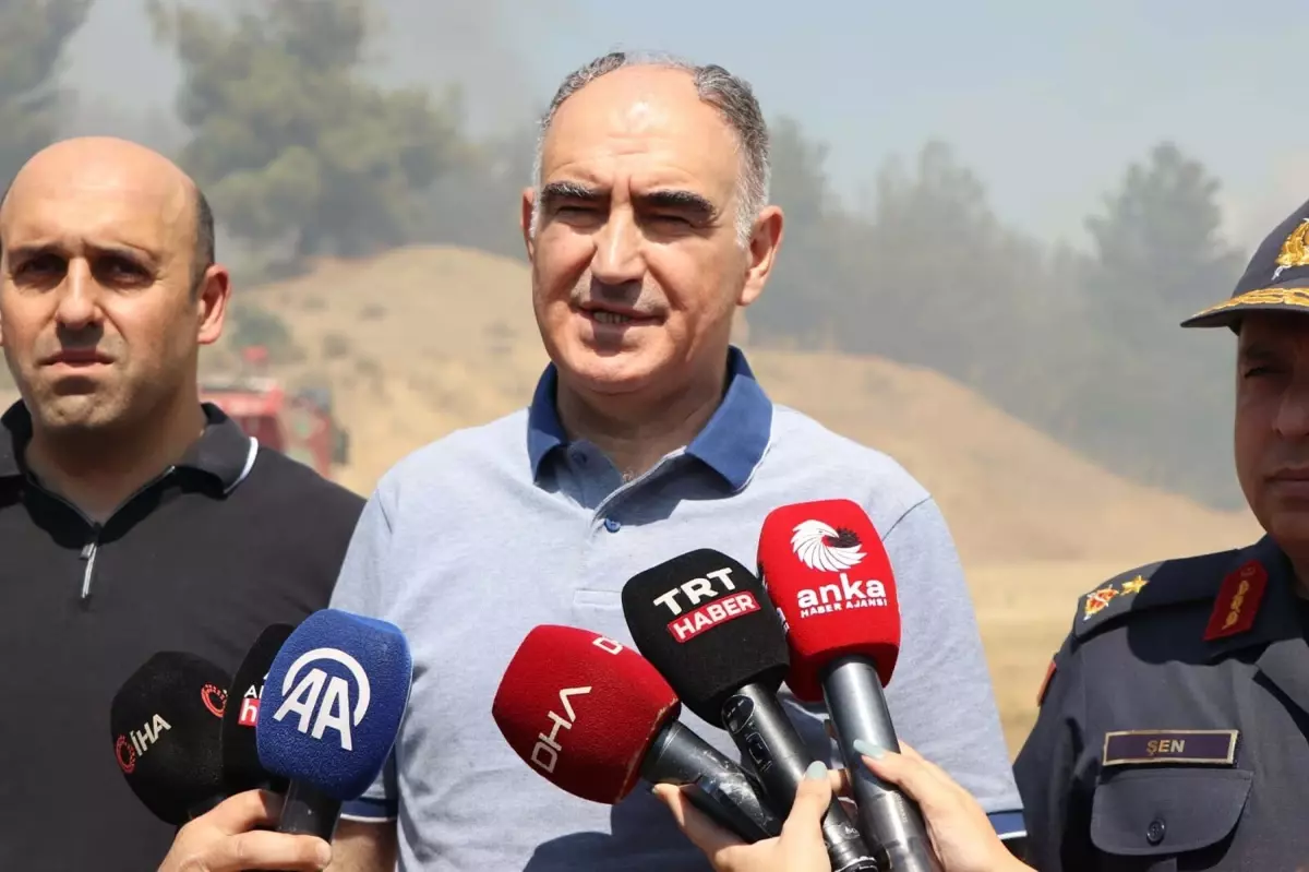 Manisa'da Orman Yangını: Tahliyeler Devam Ediyor