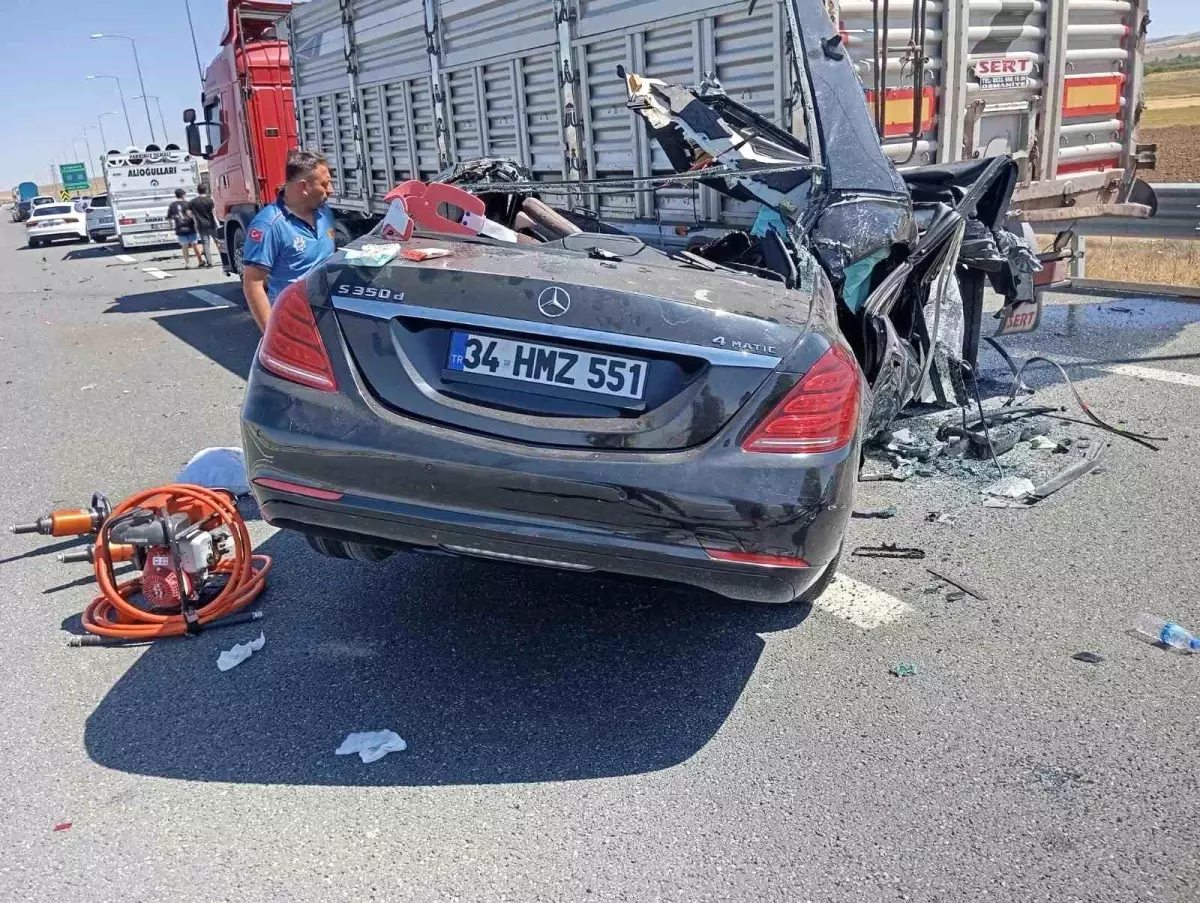 Aksaray'da Trafik Kazası: 2 Cankurtaran Hayatını Kaybetti, 1 Yaralı