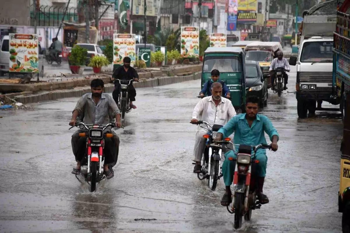 Pakistan'da Muson Yağışları Sel Felaketine Yol Açtı: 57 Ölü