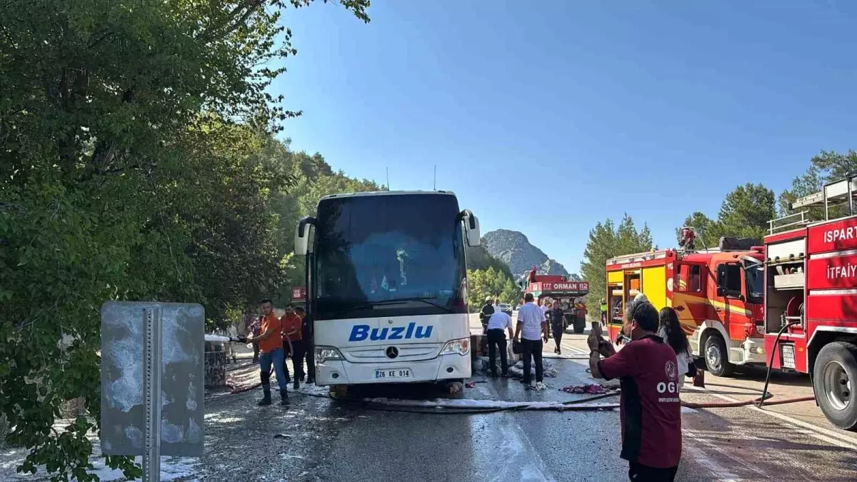 Isparta-Antalya Kara Yolunda Otobüs Yangını
