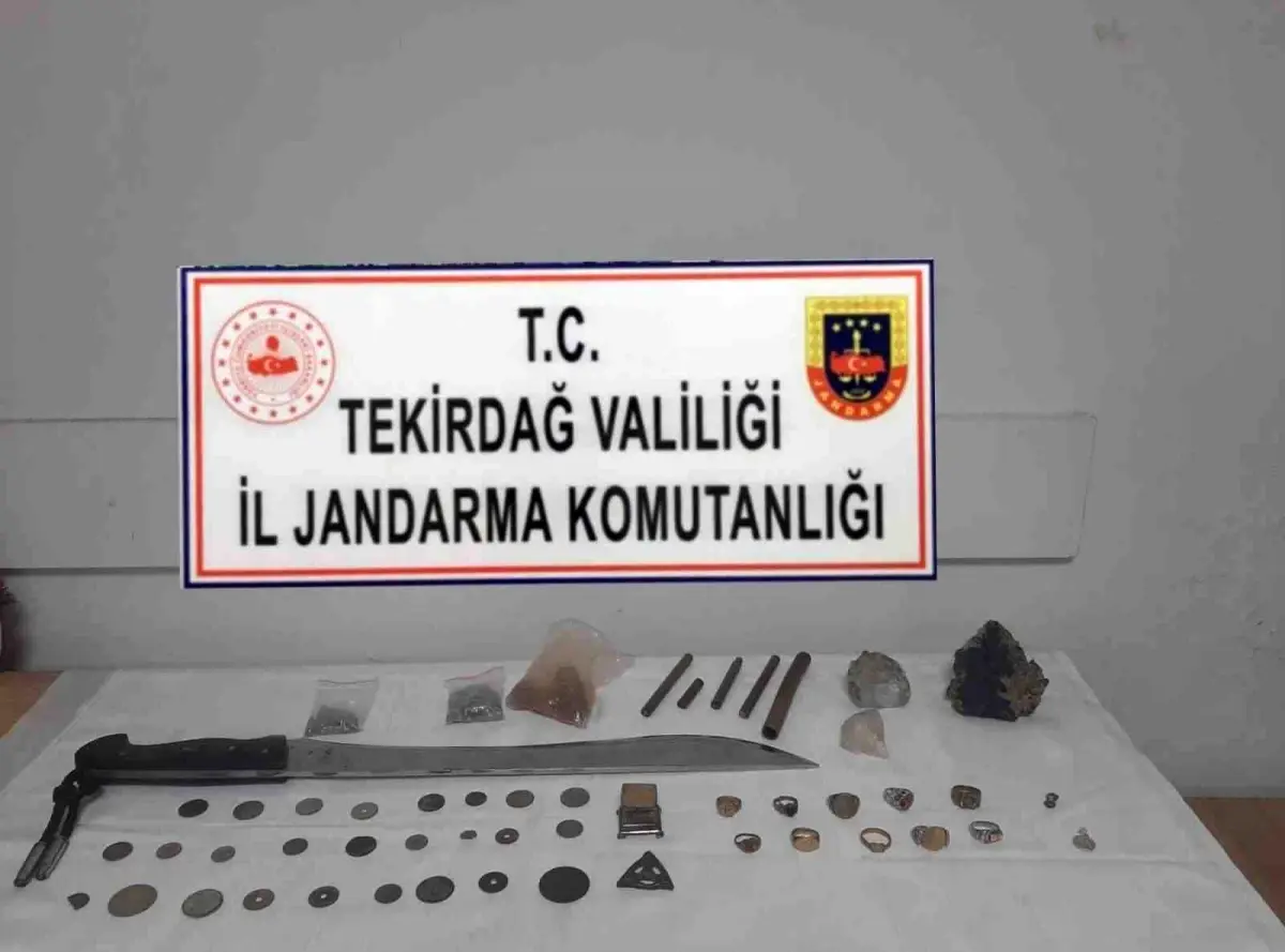 Tekirdağ'da Kaçak Silah ve Tarihi Eser Operasyonları: Üç Şüpheli Yakalandı