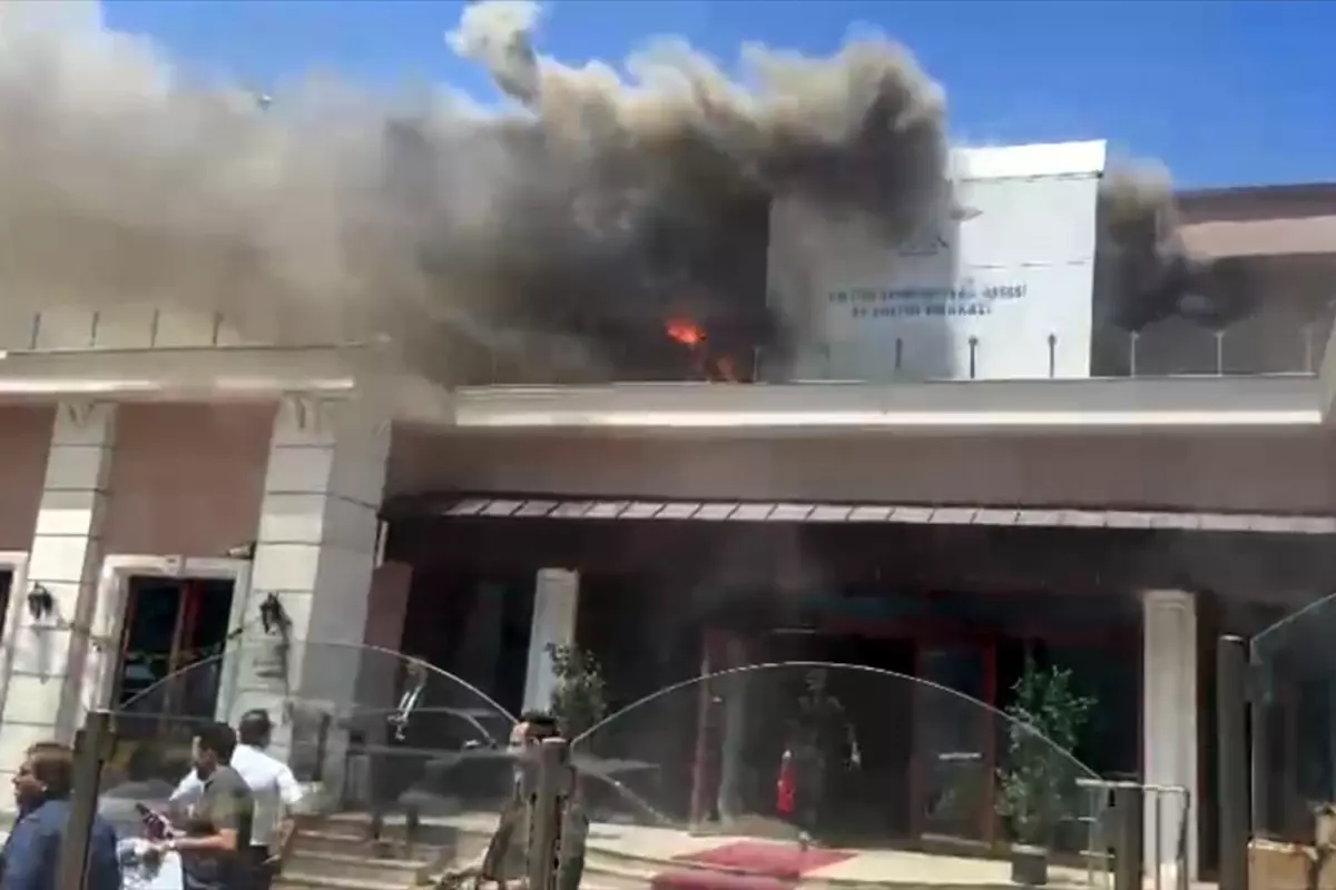 Üsküdar'da sosyal tesiste yangın