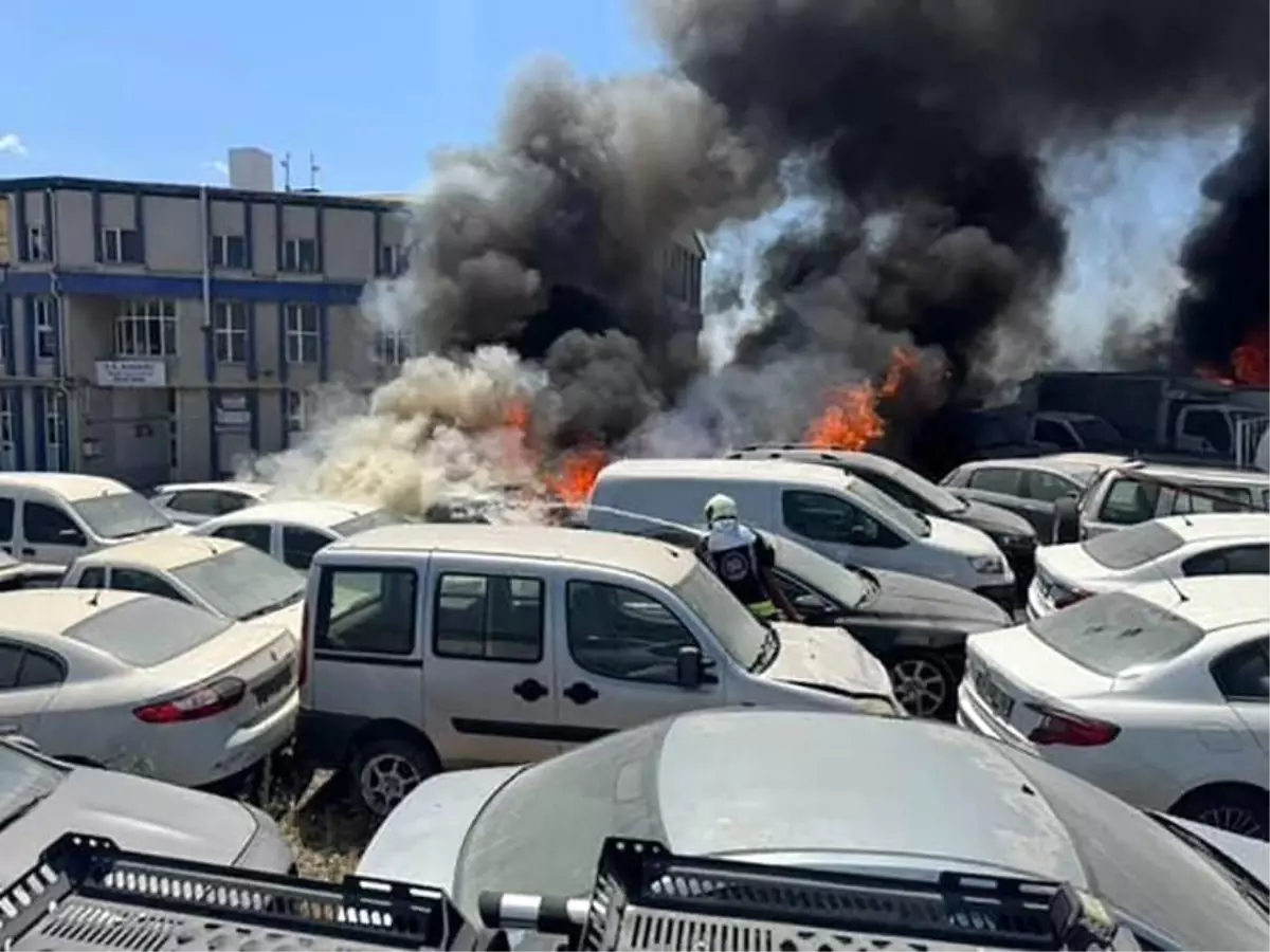 Kocaeli'nde Sanayi Sitesinde Yangın: 10 Araç Zarar Gördü