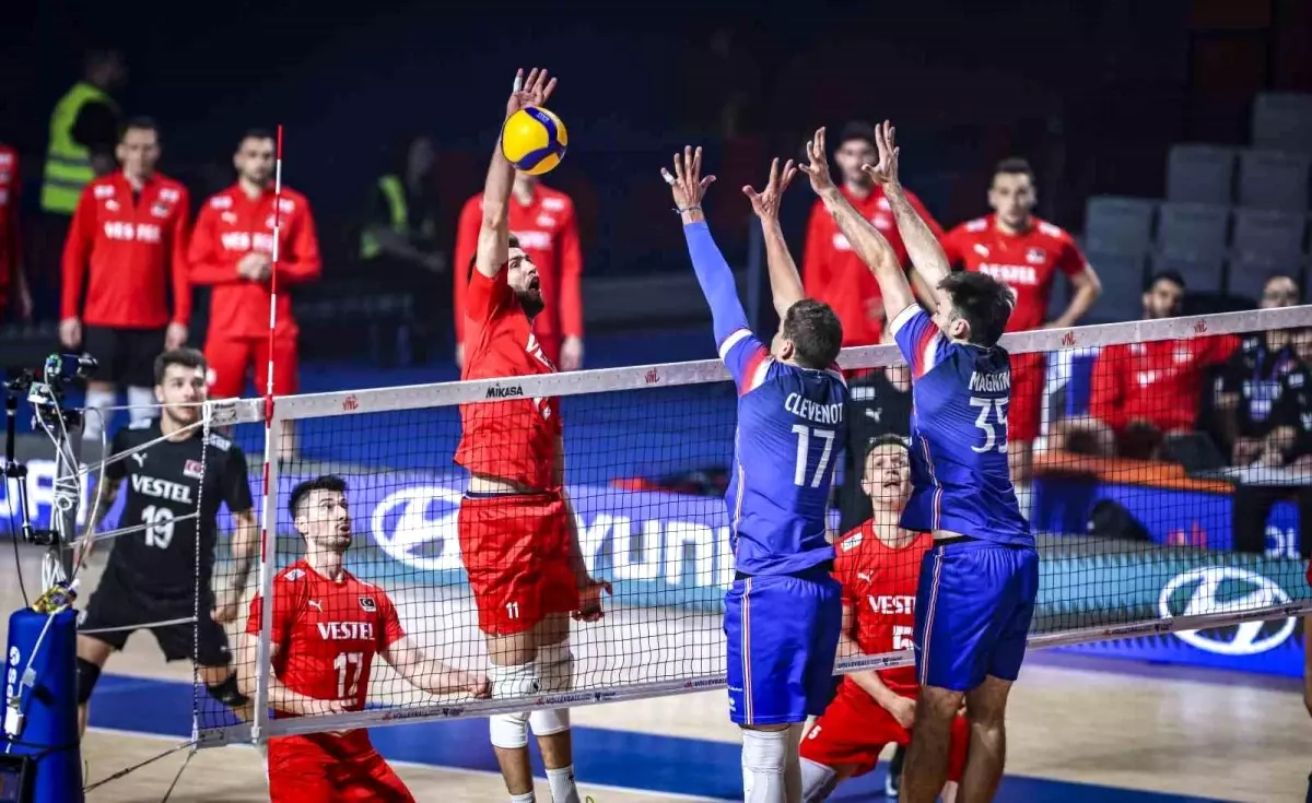 A Milli Voleybol Takımı Fransa'ya 3-0 Kaybetti