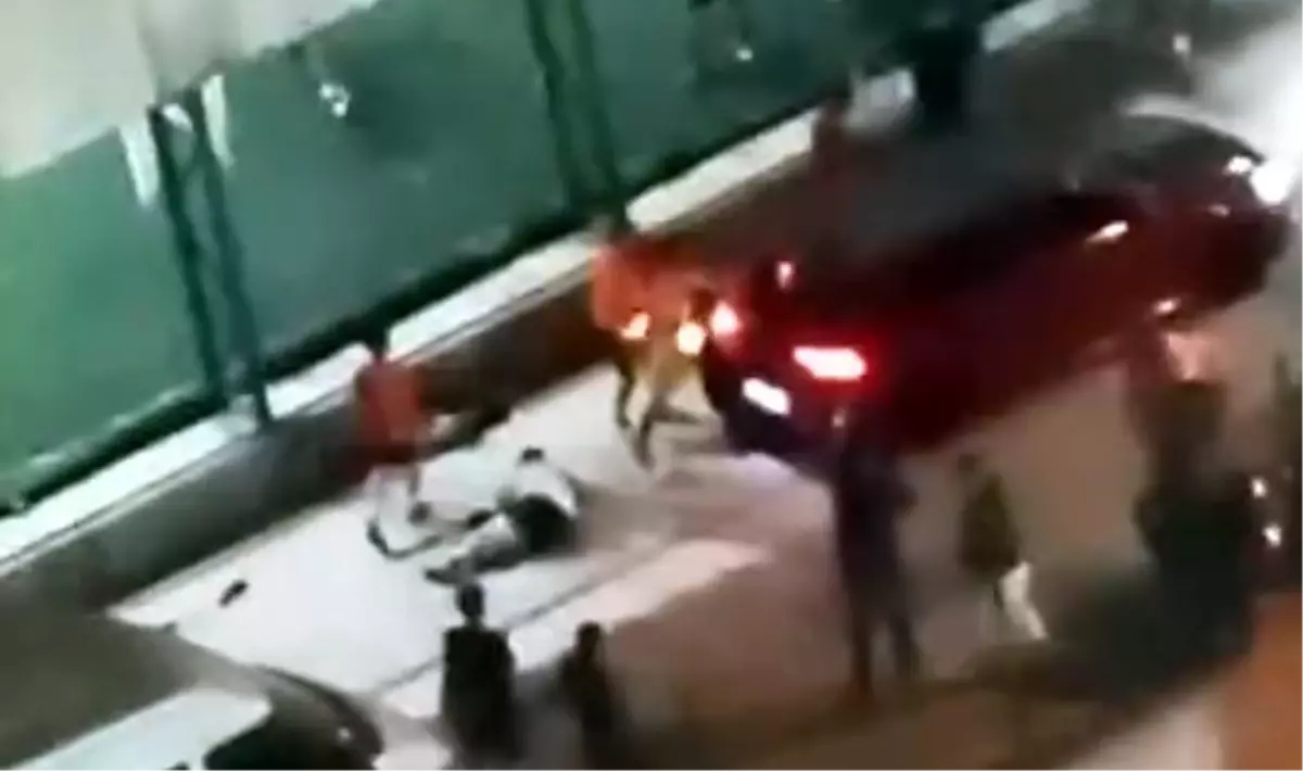 Avcılar'da Halı Sahada Kavga: 2 Yaralı