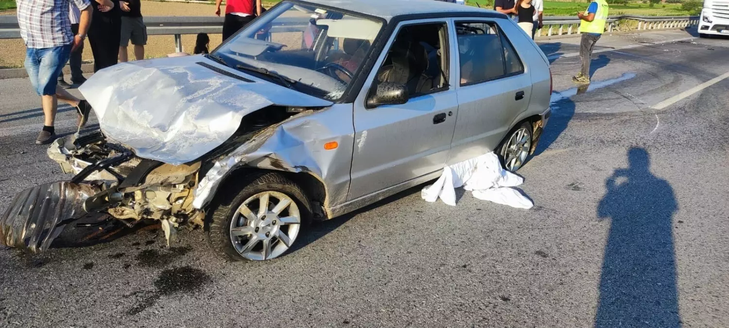 Ehliyetsiz Sürücü Kazada 4 Kişiyi Yaraladı