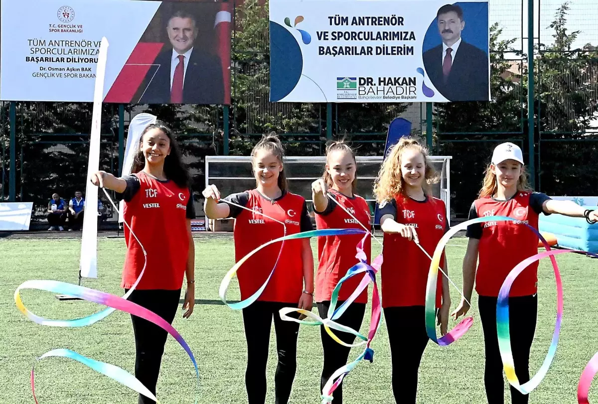 Gençlik ve Spor Bakanı Osman Aşkın Bak: 'Evde spor yapan bir çocuk, hem ailesine hem mahallesine gurur verir'