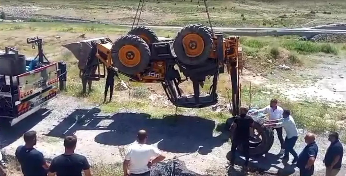 Bitlis'te İş Makinesi Kazası: Kepçe Operatörü Yaralı