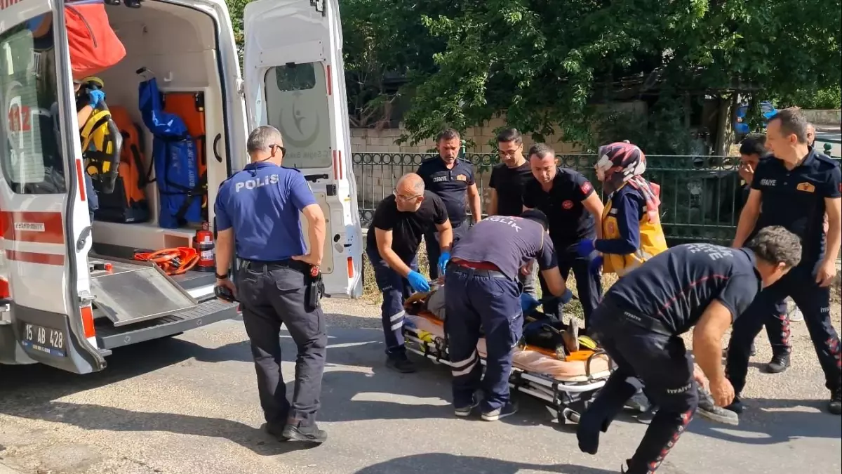 Bucak'ta Balkon Çökmesi: Anne ve Kızı Yaralandı