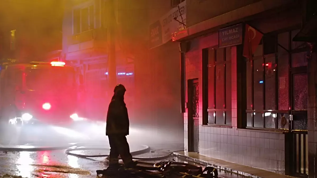Bursa'da Oto Tamirhanesinde Yangın Çıktı