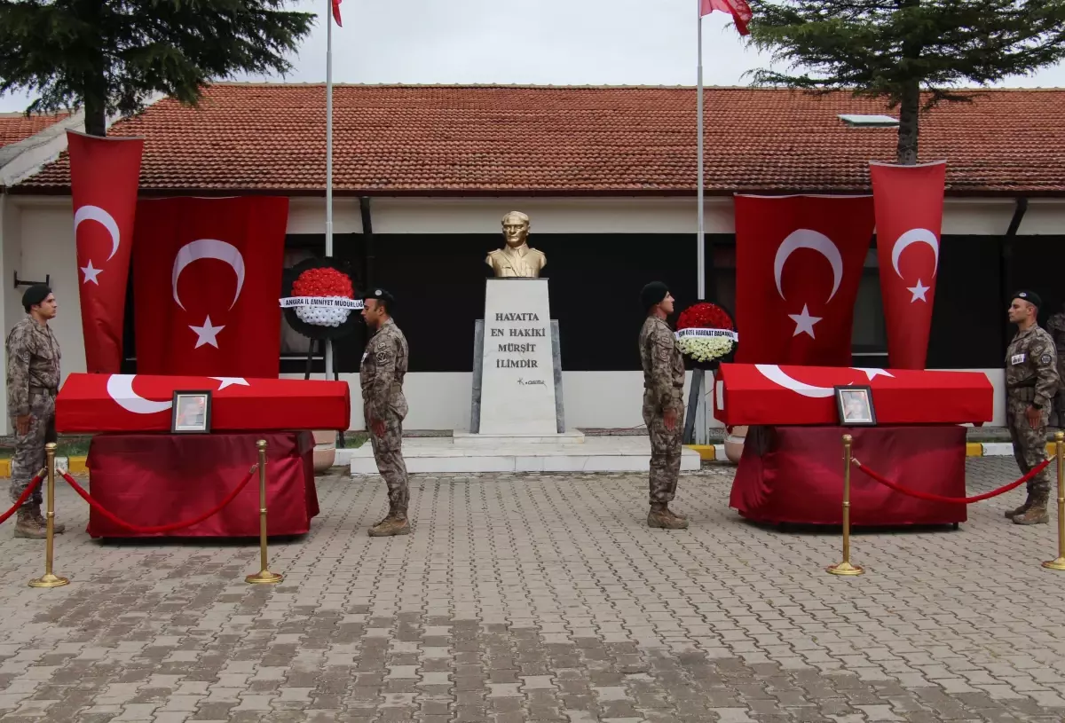Çankırı'da TIR kazasında hayatını kaybeden polis memurları memleketlerine uğurlandı