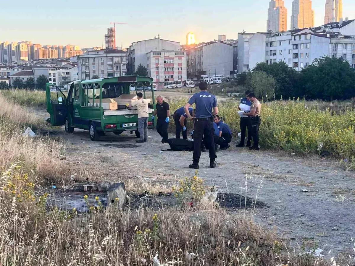 Esenyurt'ta Boş Arazide Erkek Cesedi Bulundu