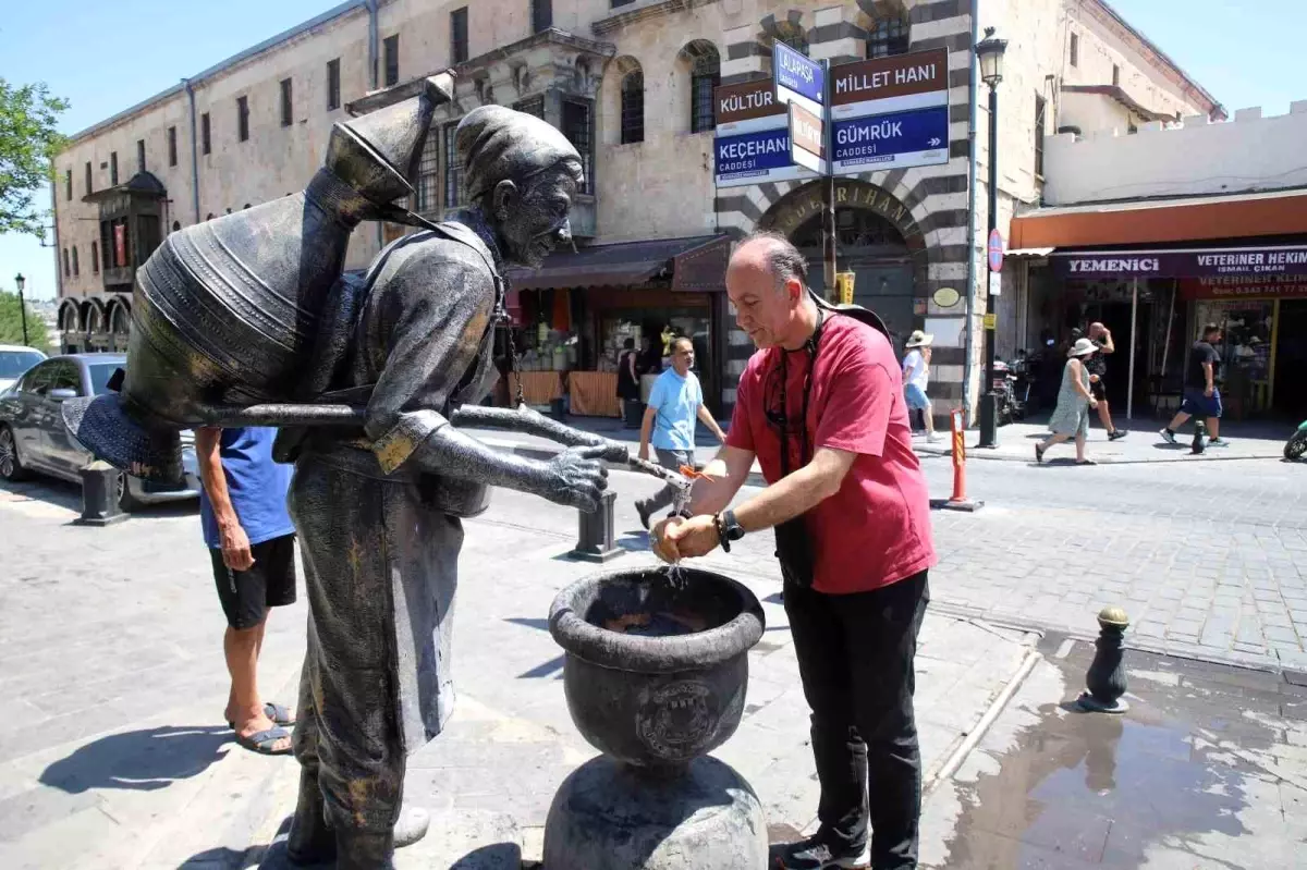 Gaziantep'te Kavurucu Sıcaklar Vatandaşları Çeşmelere Yönlendiriyor