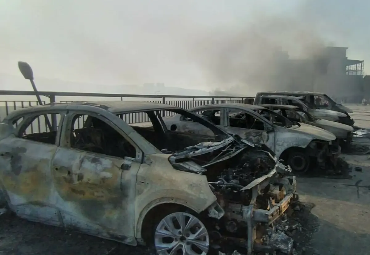 Gaziemir'de Yangın Otokent Galericiler Sitesi'ne Sıçradı