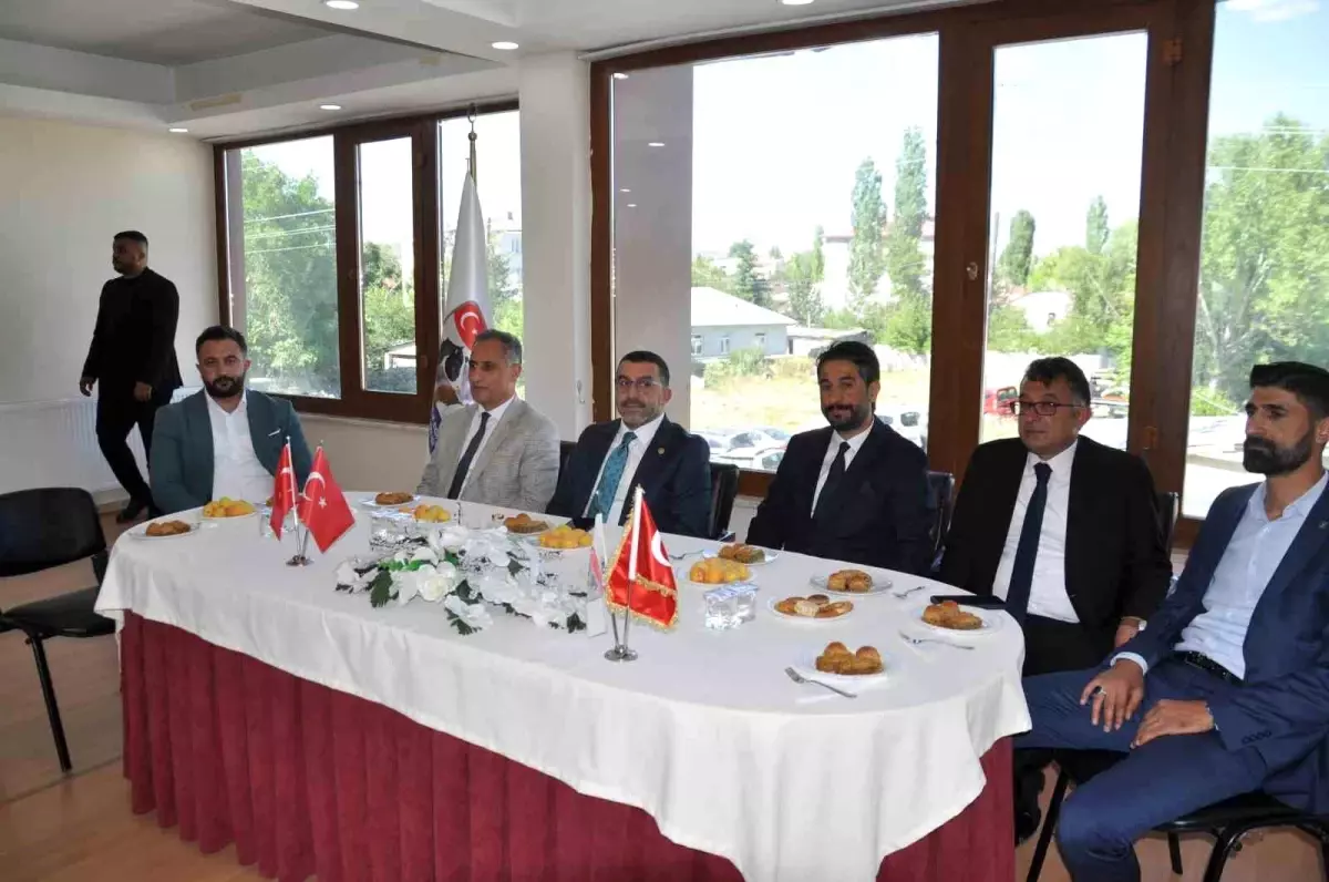Kars'ta Büyükbaş Hayvan Kimliklendirme Toplantısı