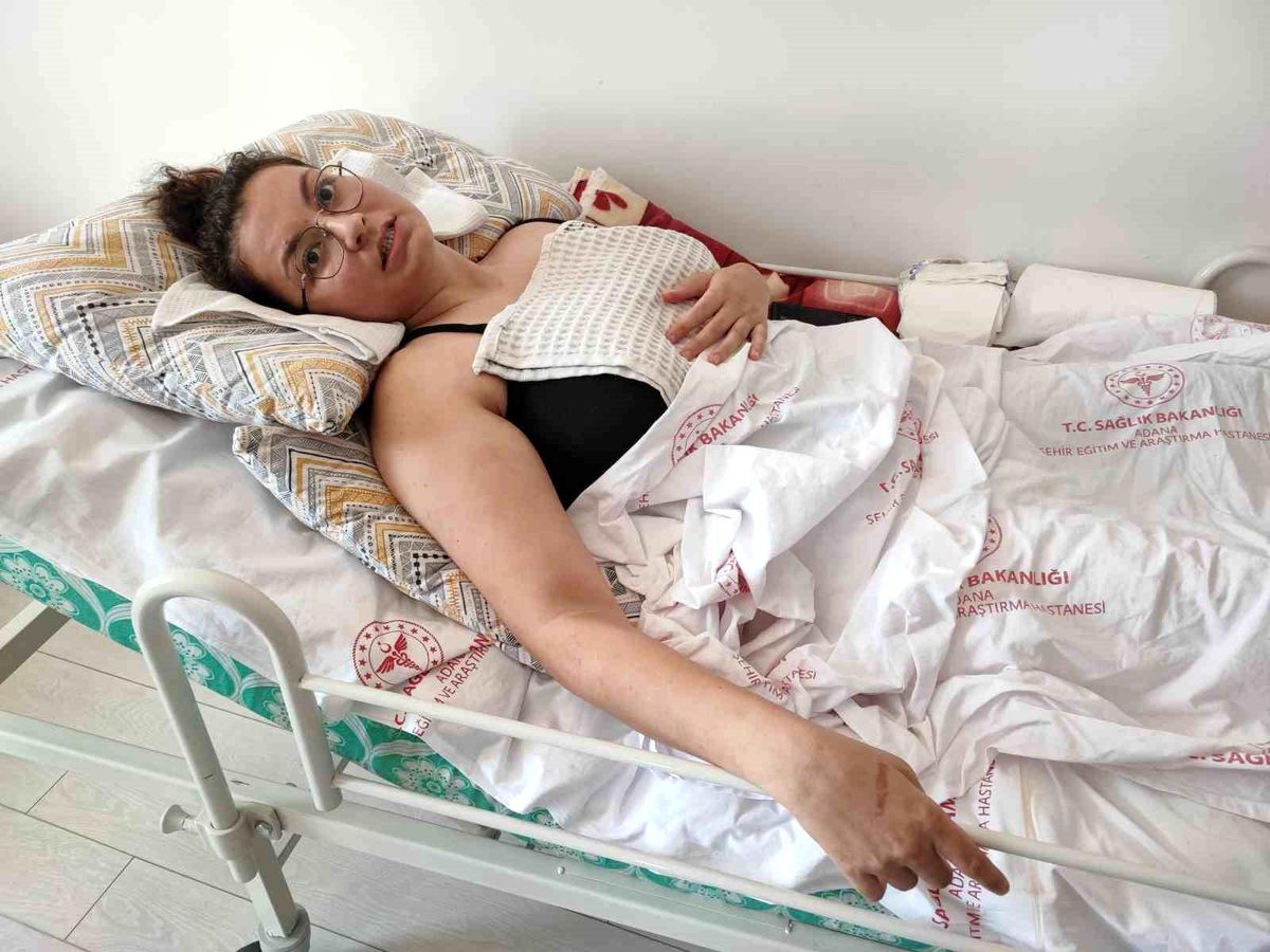 Adana'da Kadın Öğretmene Şiddet: Eşi Tarafından Balkondan Atıldı