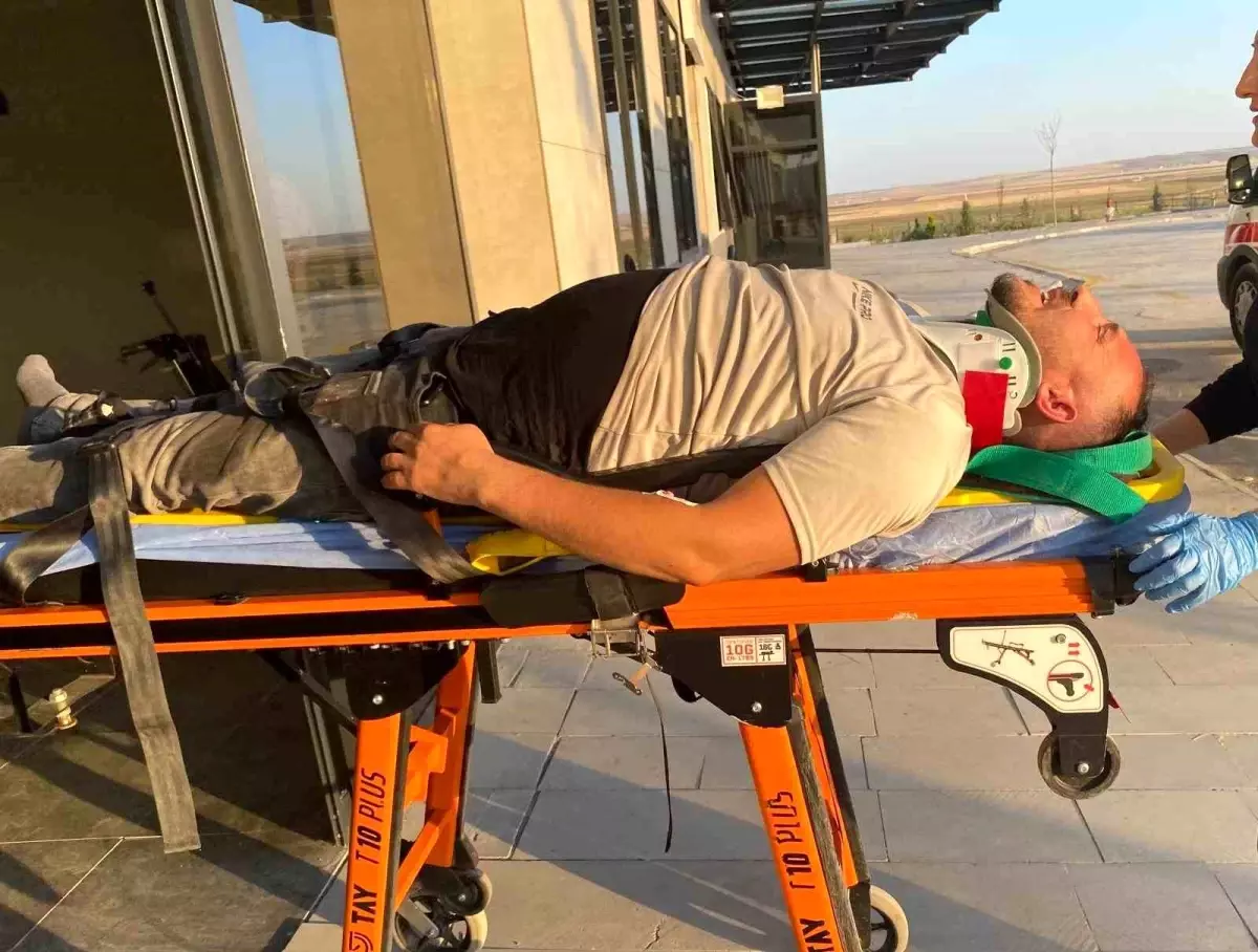 Kulu'da Koyun Sürüsüne Çarpan Otomobilin Sürücüsü Yaralandı