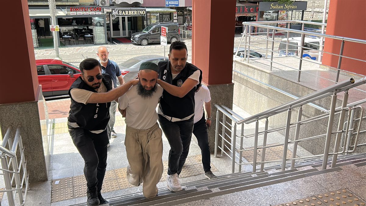 Kocaeli'de Kılıçla Okul Bahçesine Giren Şüpheli Tutuklandı