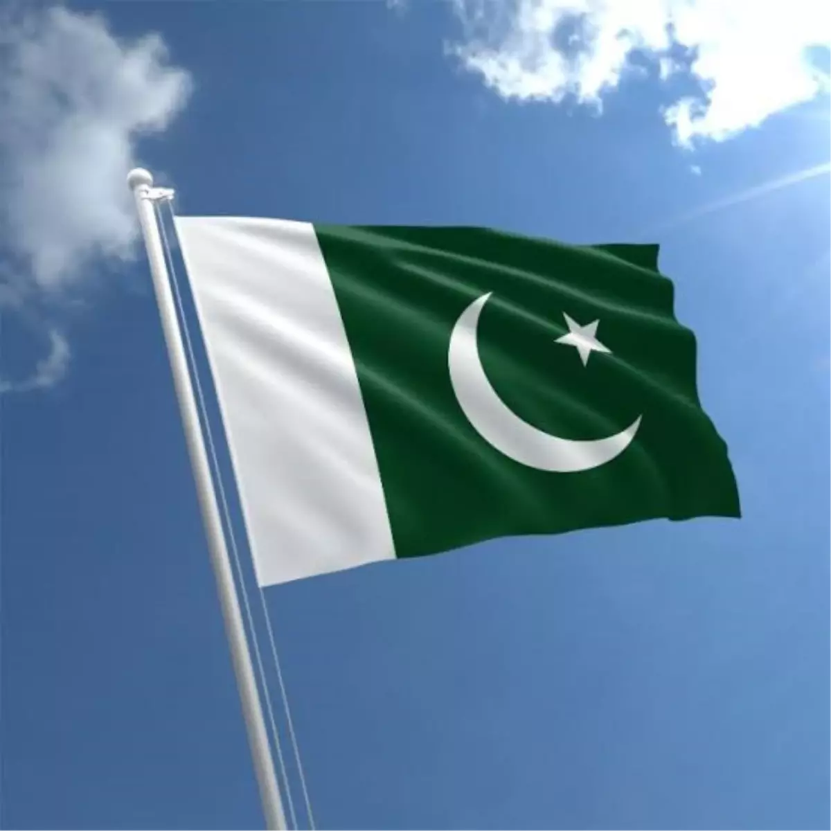 Pakistan'da askeri konvoya bombalı saldırı: 13 ölü