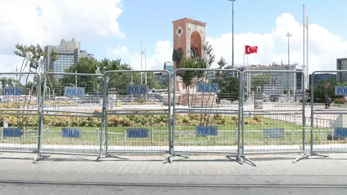 Taksim Meydanı Onur Yürüyüşü İçin Kapatıldı