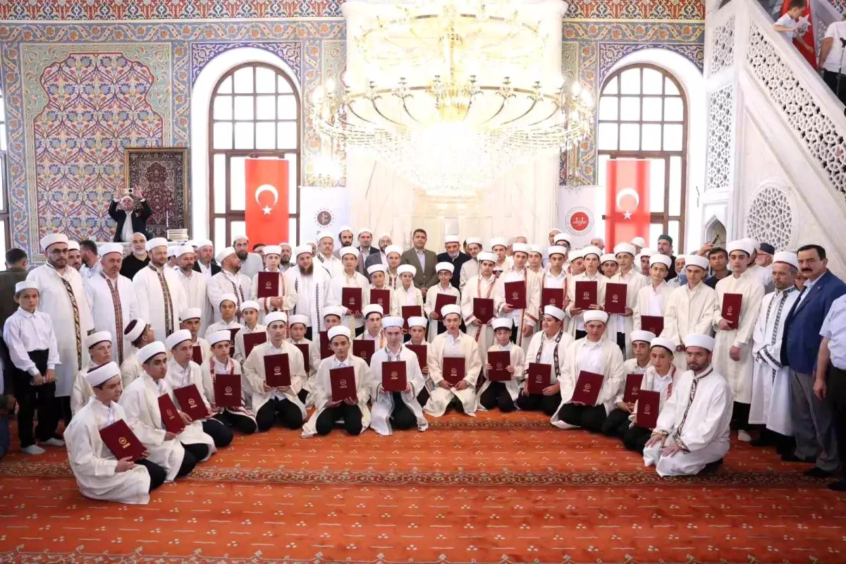 Düzce'de 41 Hafız İçin İcazet Töreni Düzenlendi