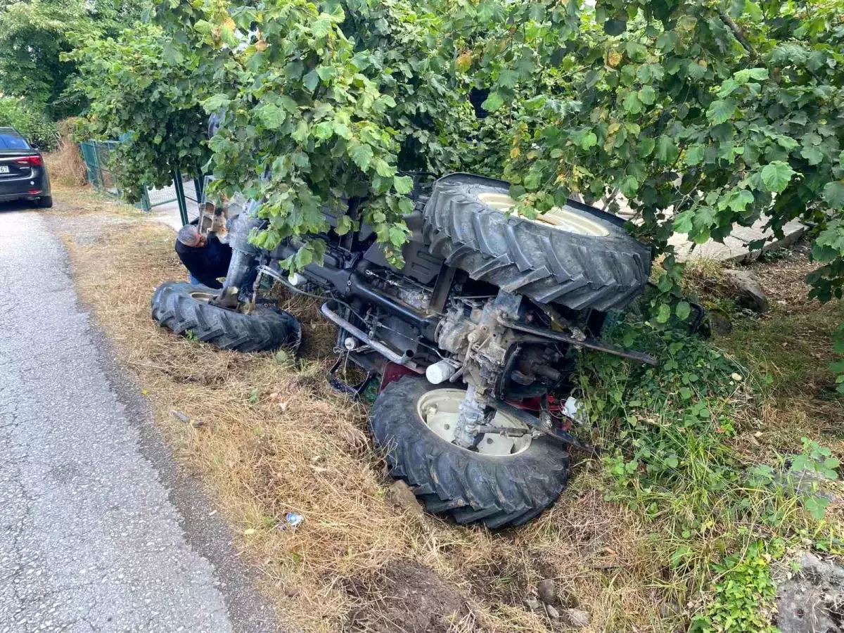 Zonguldak'ta Traktör Devrildi, Sürücü Kurtuldu