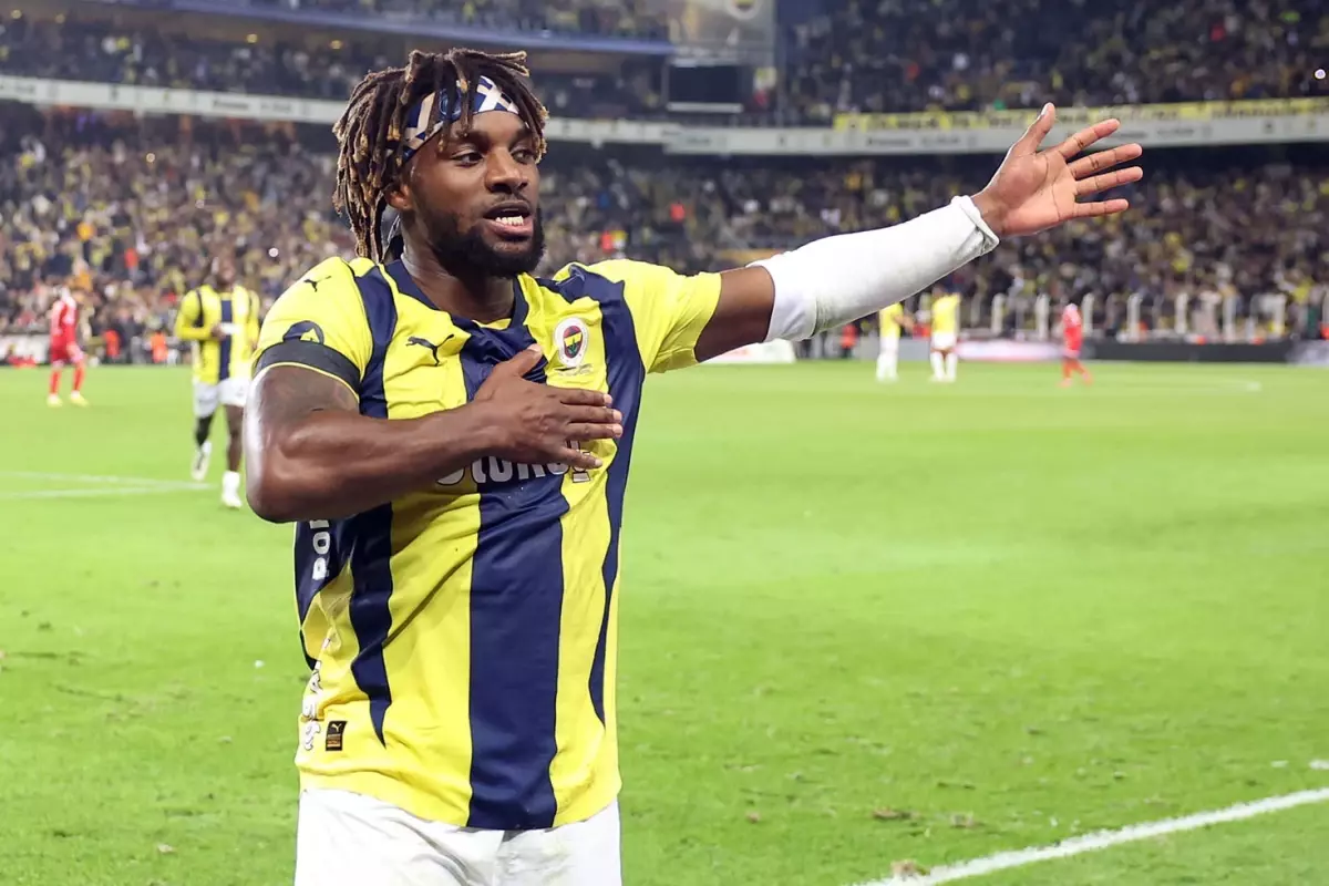 Allan Saint-Maximin, yeni takımına imzayı atıyor