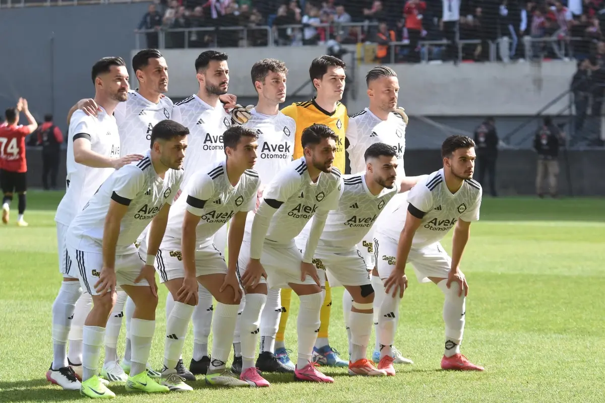 Altay'da Transfer Hareketliliği: Üç Futbolcu Daha Yuvadan Uçuyor