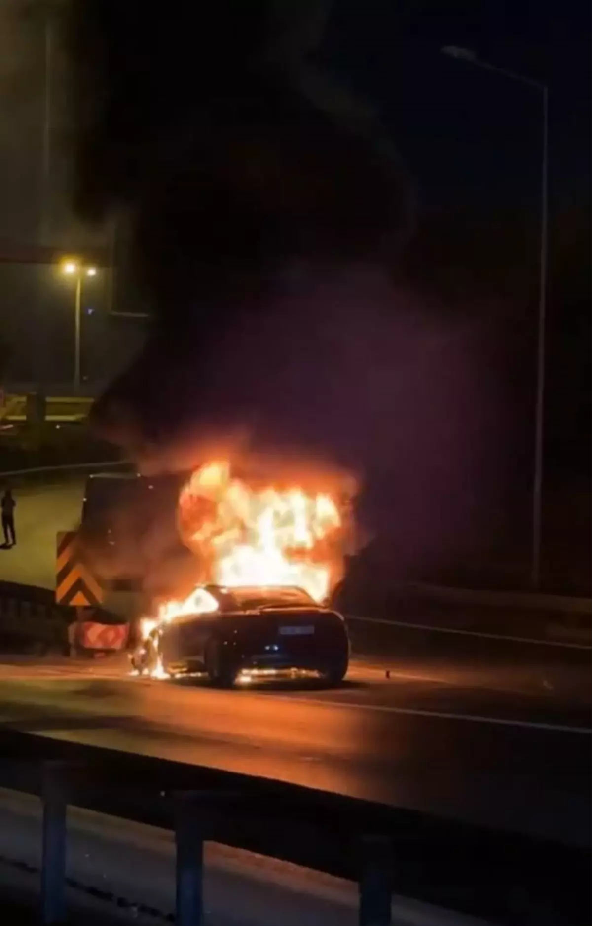 Bahçelievler'de Seyir Halindeki Otomobilde Yangın Çıktı