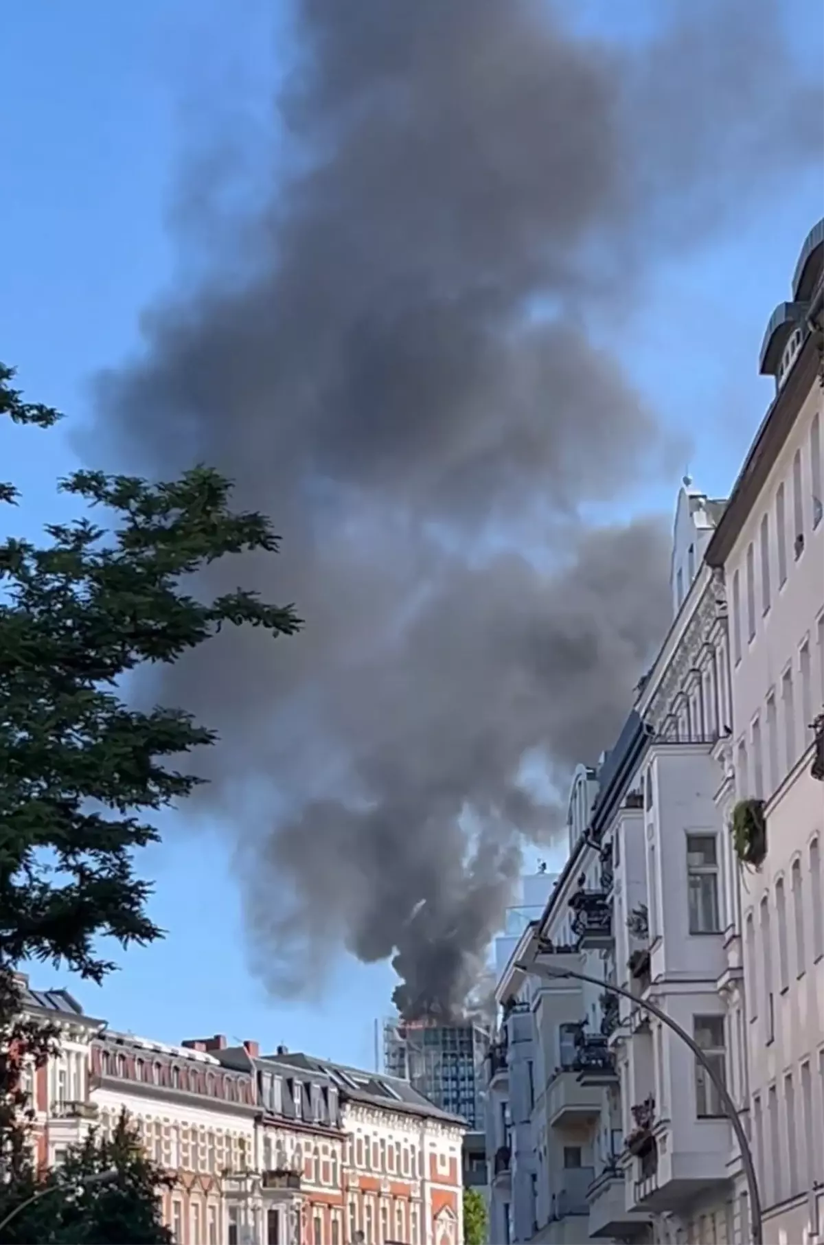 Berlin'de İnşaat Halindeki Binada Yangın