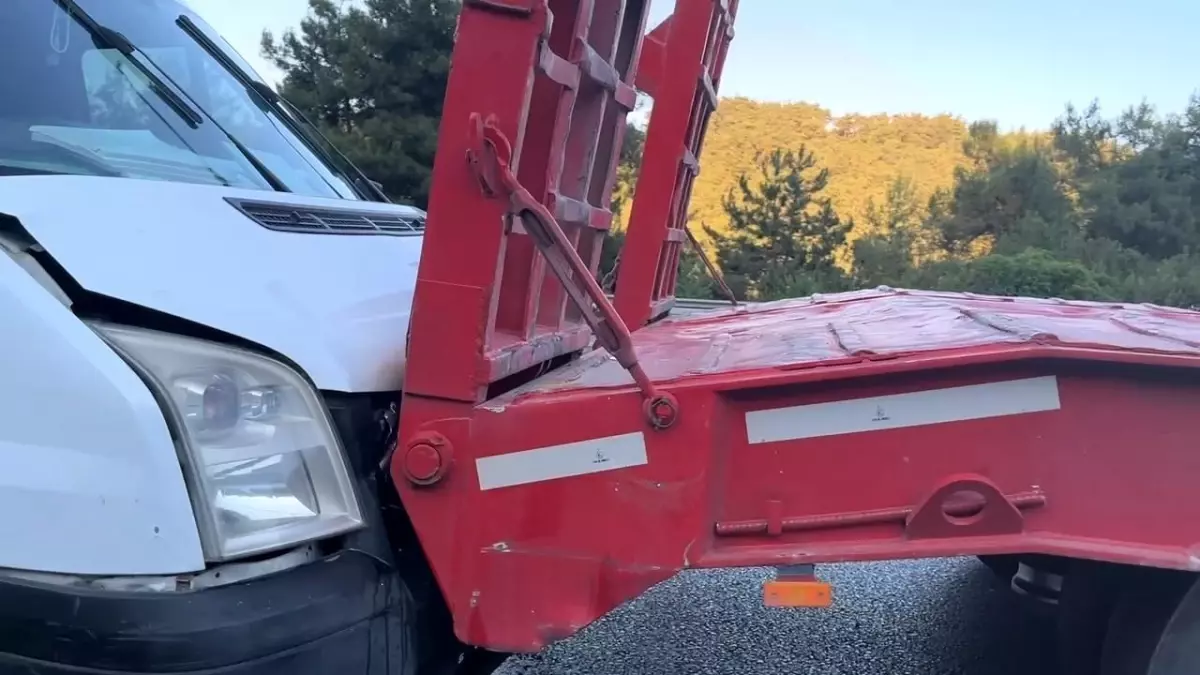 Bursa'da Zincirleme Trafik Kazası: 7 Araç Birbirine Girdi