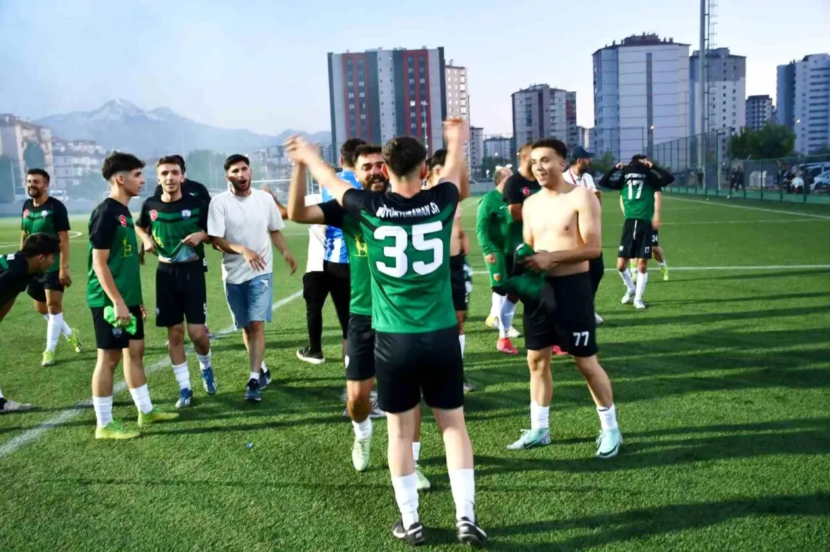 Büyük Toramanspor, Yavru Aslanspor'u Penaltılarla Geçerek Şampiyon Oldu
