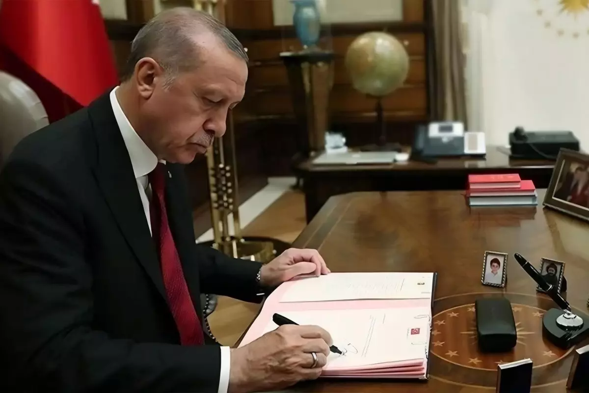 Cumhurbaşkanı Erdoğan'ın imzasıyla 2 mahkumun kalan cezaları kaldırıldı