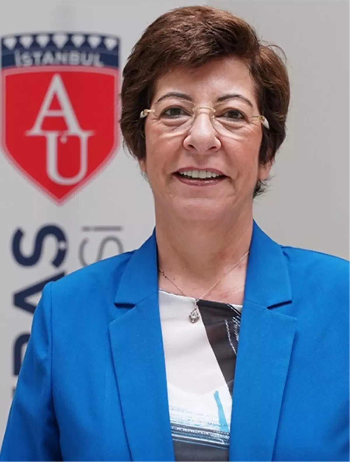 'Eczacılık sadece bilgi değil, değer üreten bir meslek olmalı'