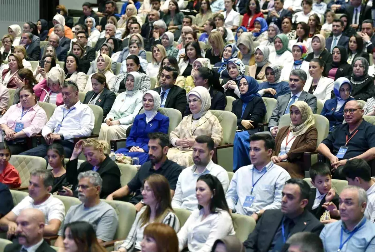 Emine Erdoğan: 'Koruyucu aile sisteminin tüm dünyada yaygınlaşması elzemdir'
